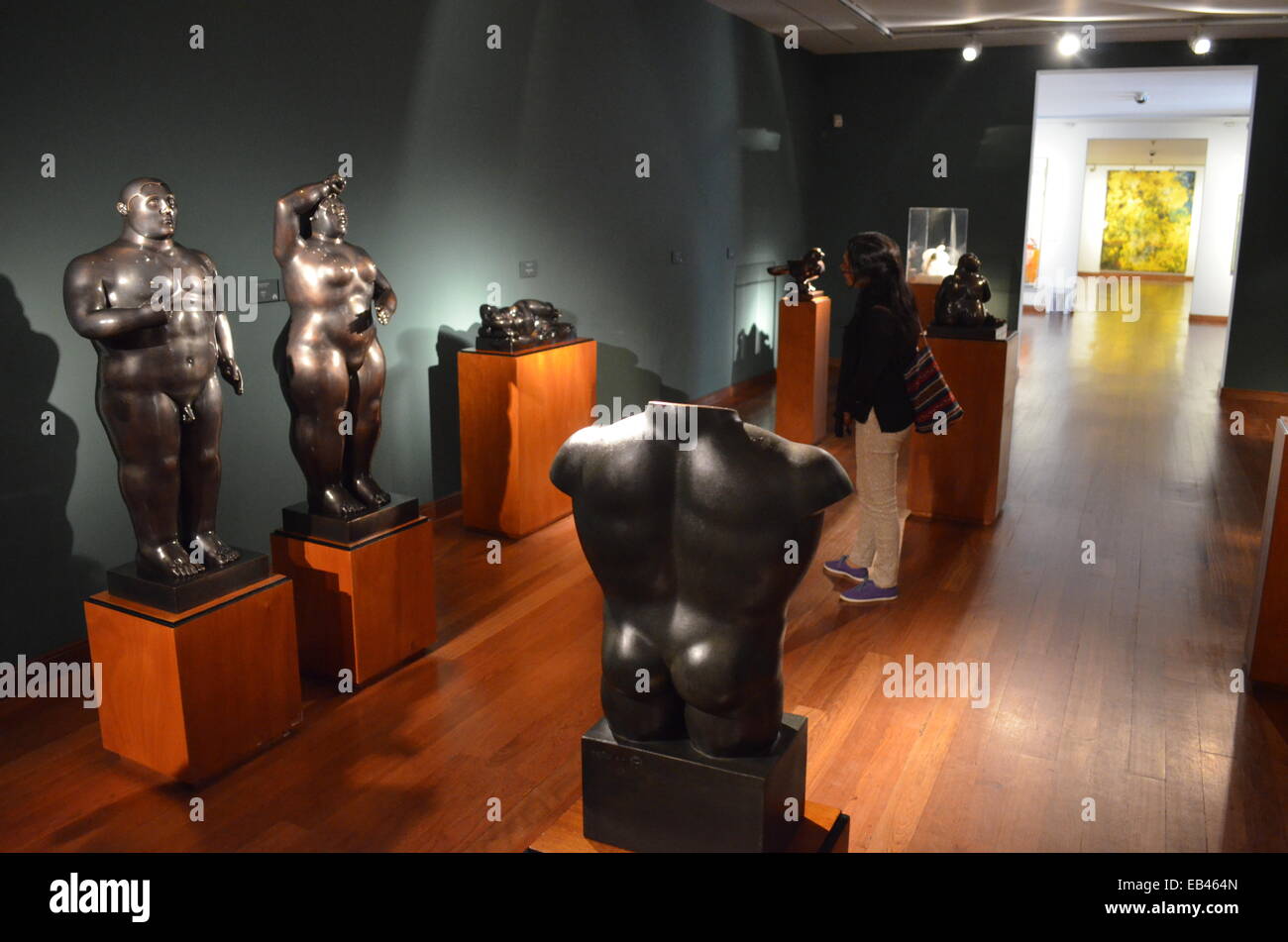 Gli studenti in una classe di arte presso la Donacion Botero galley a Bogotà, Colombia Foto Stock