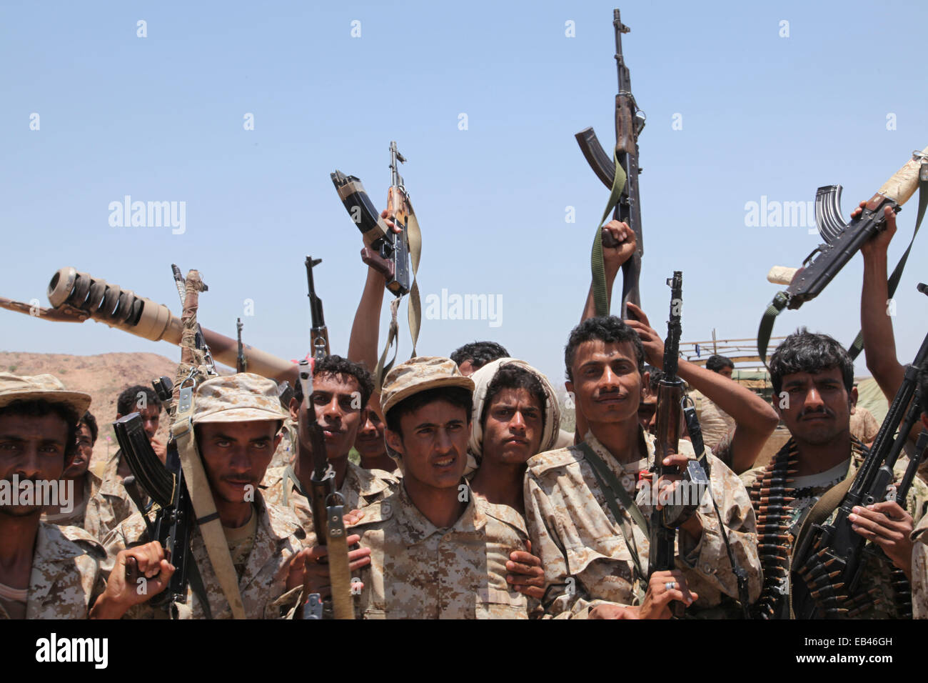 Aleppo, Siria. 9 maggio 2014. Soldati dell'esercito yemenita in prima linea nella lotta contro Al Qaeda di Aleppo. Comitato Popolare fighters lotta contro Al Qaeda. Il comitato è stabilito ed è supportato dal governo yemenita. © Medyan Dairieh/ZUMA filo/ZUMAPRESS.com/Alamy Live News Foto Stock