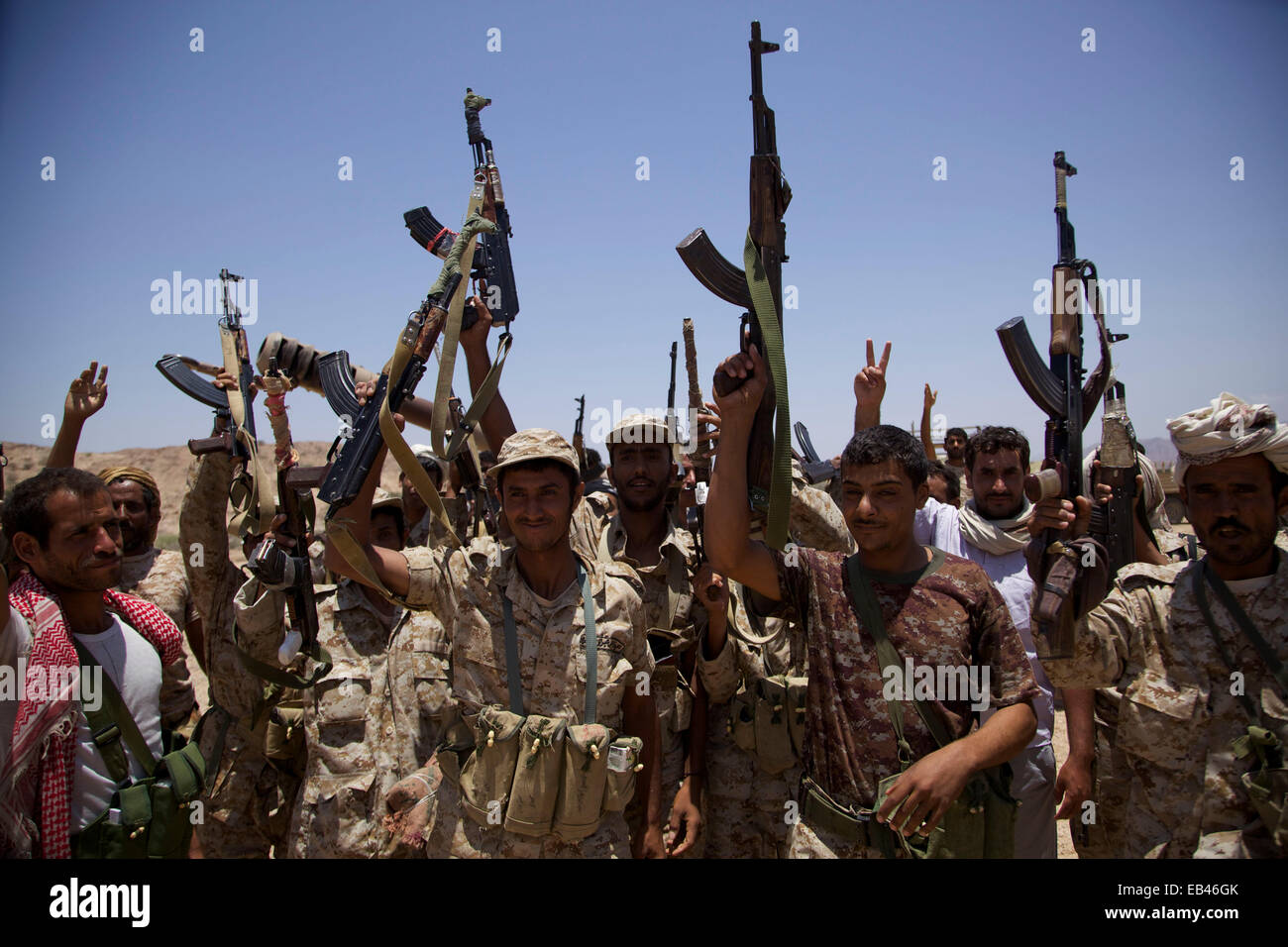 Aleppo, Siria. 9 maggio 2014. Soldati dell'esercito yemenita in prima linea nella lotta contro Al Qaeda di Aleppo. Comitato Popolare fighters lotta contro Al Qaeda. Il comitato è stabilito ed è supportato dal governo yemenita. © Medyan Dairieh/ZUMA filo/ZUMAPRESS.com/Alamy Live News Foto Stock