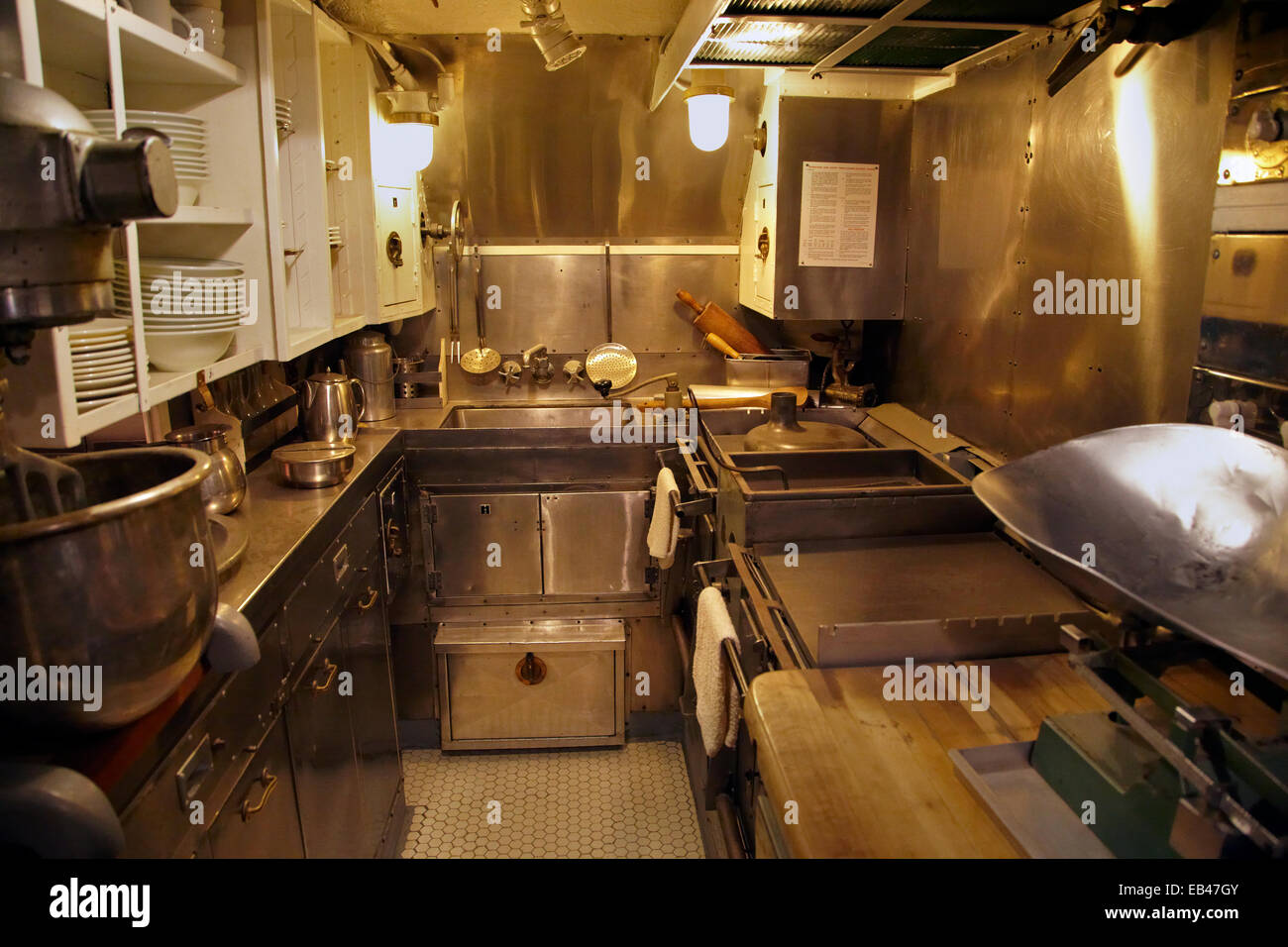 Cucina all'interno dell'USS Bowfin Submarine (1942), Pearl Harbor, Honolulu Oahu, Hawaii, STATI UNITI D'AMERICA Foto Stock