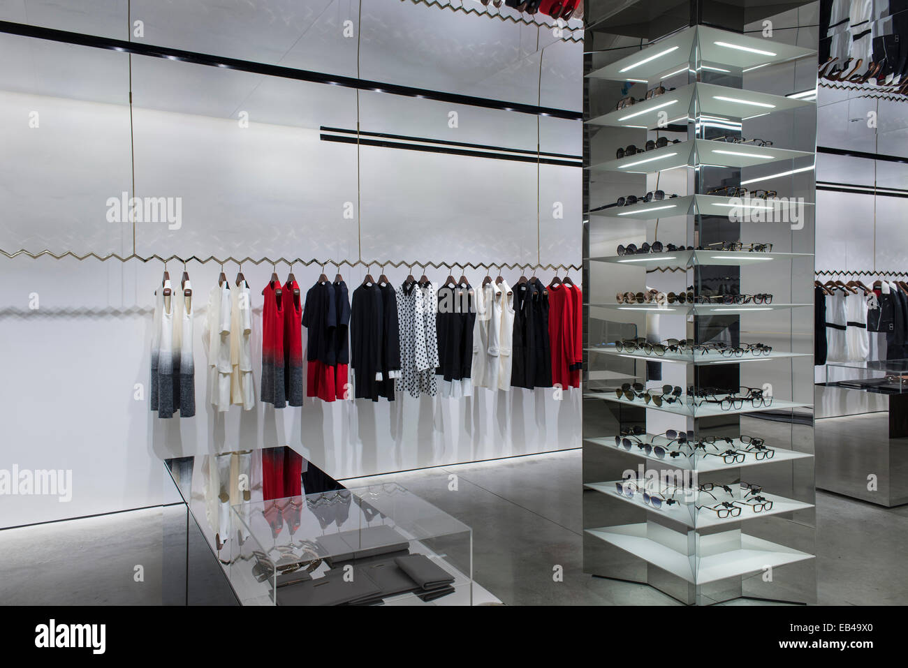 Victoria Beckham Store, Londra, Regno Unito. Architetto: Farshid Moussavi 2014. Piano terra di Victoria Beckham store. Foto Stock