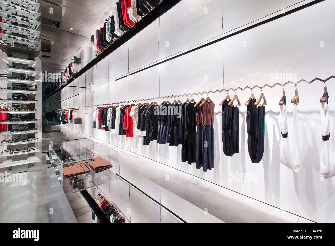 Victoria Beckham Store, Londra, Regno Unito. Architetto: Farshid Moussavi 2014. Piano terra di Victoria Beckham store. Foto Stock