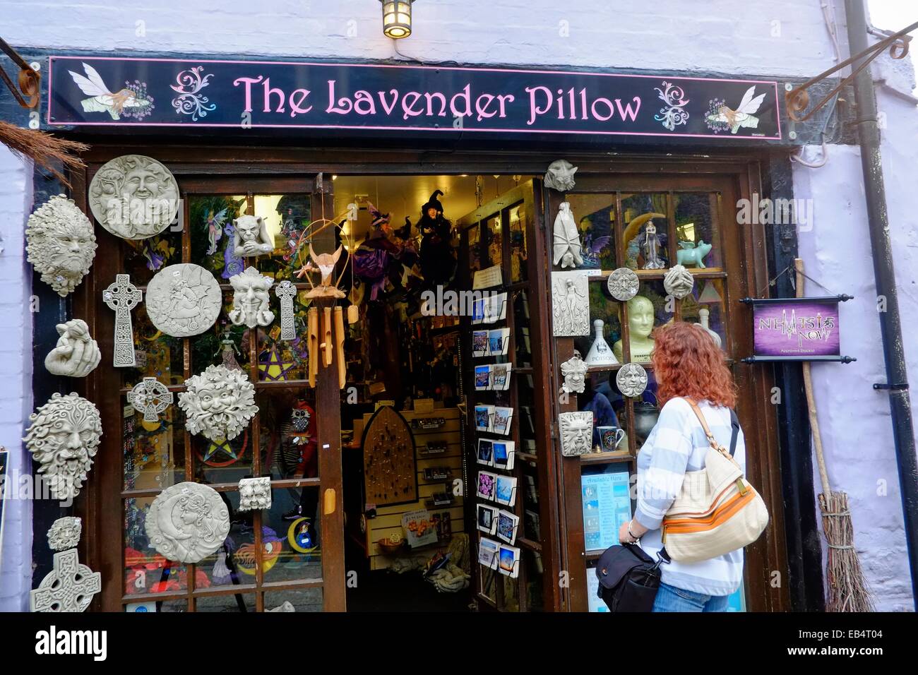 Il cuscino di lavanda aromaterapia e alternative di regali. Mevagissey,Cornwall,l'Inghilterra, Regno Unito Foto Stock