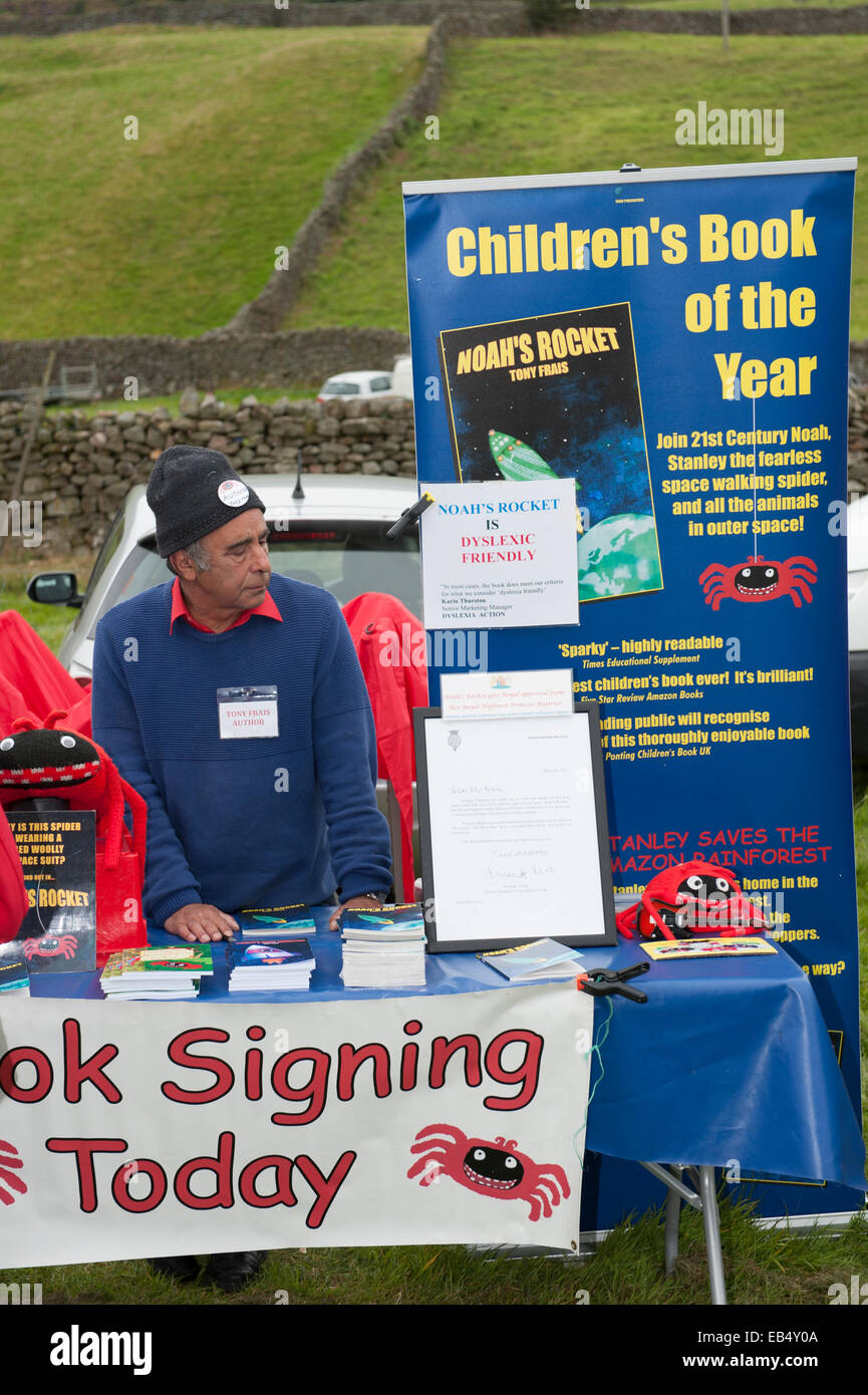 Tony Frais l'autore a Reeth show , Swaledale nel Yorkshire Dales nello Yorkshire , Inghilterra , Inghilterra , Regno Unito Foto Stock
