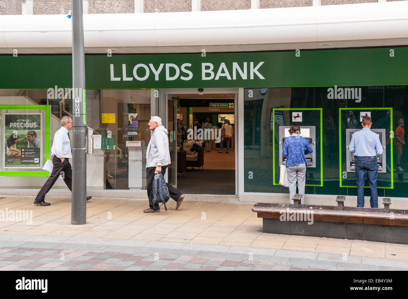 La Lloyds Bank in Darlington , contea di Durham , Inghilterra , Inghilterra , Regno Unito Foto Stock