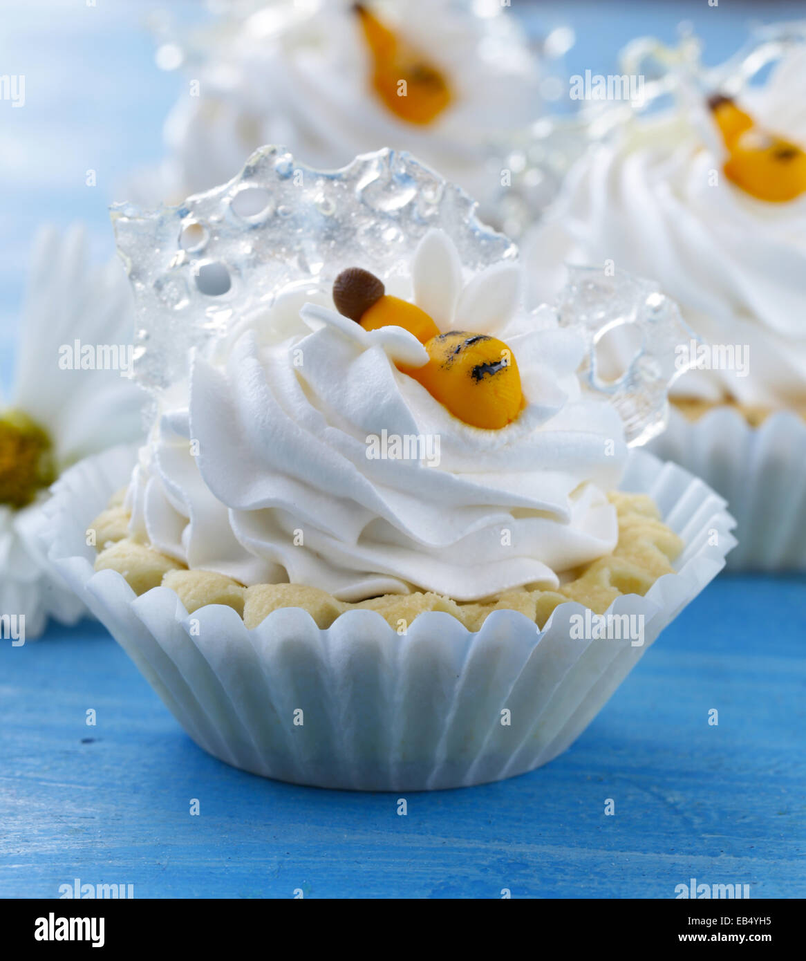 Dolce limone tortine con panna e miele Foto Stock