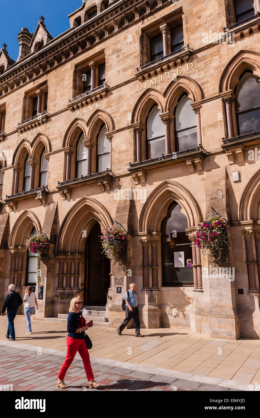 La Barclays Bank in Darlington , contea di Durham , Inghilterra , Inghilterra , Regno Unito Foto Stock