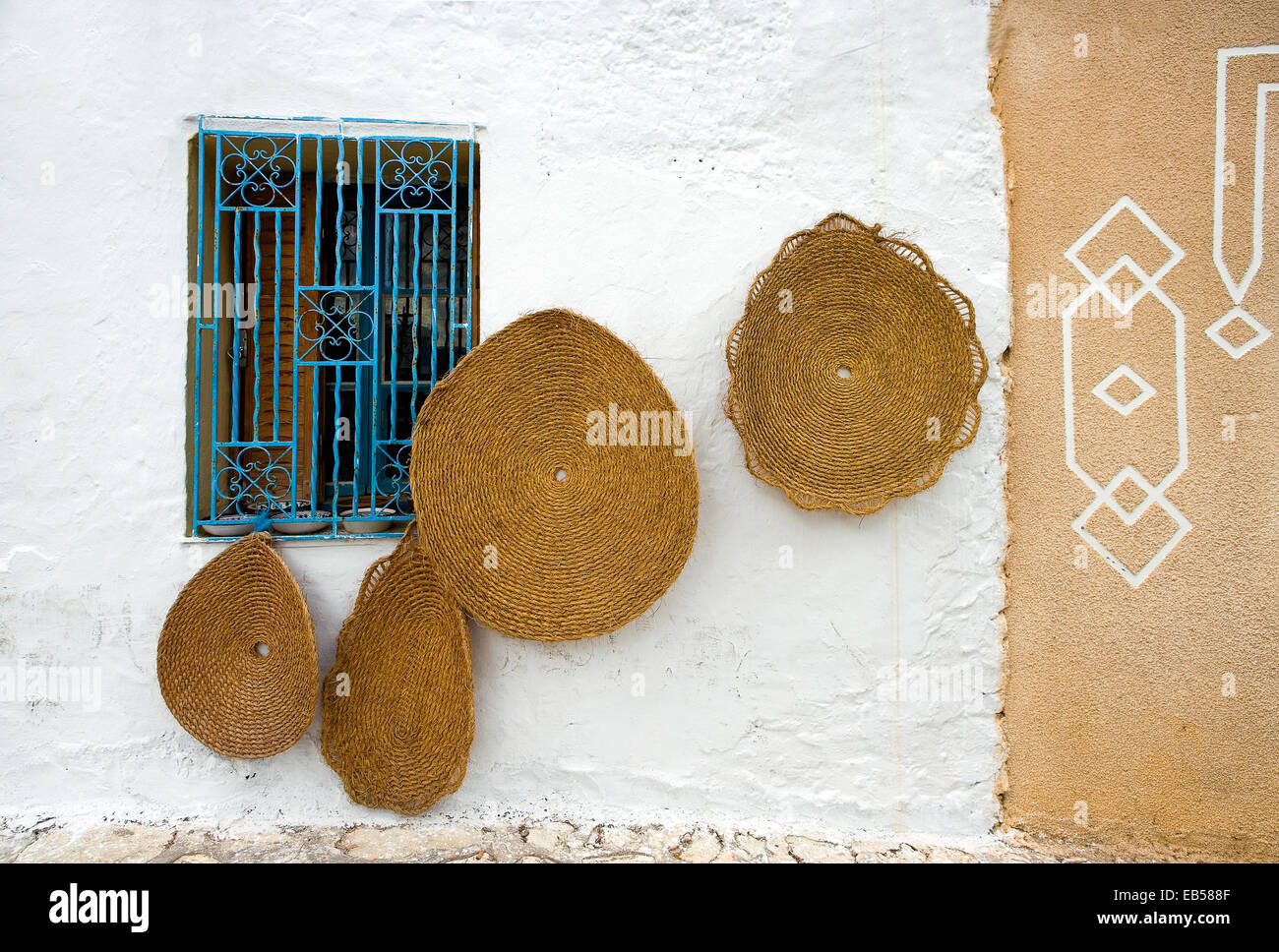 La Tunisia, negozi semplici di Hergla piccolo villaggio Foto Stock