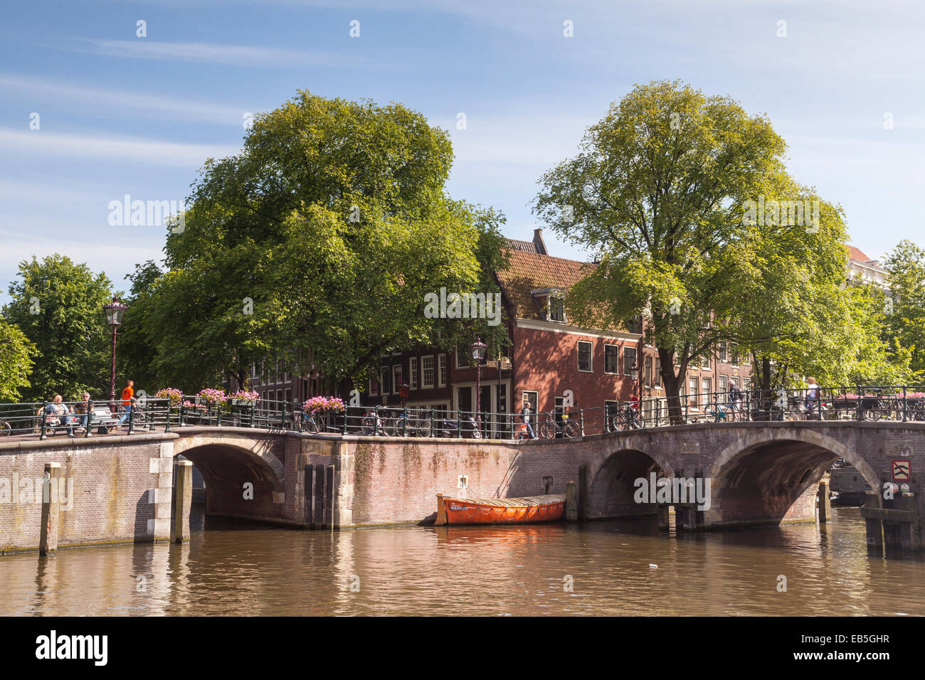 Il Brouwersgracht canal in Amsterdam. La zona è indicata come un sito del Patrimonio Culturale Mondiale dell'UNESCO. Foto Stock