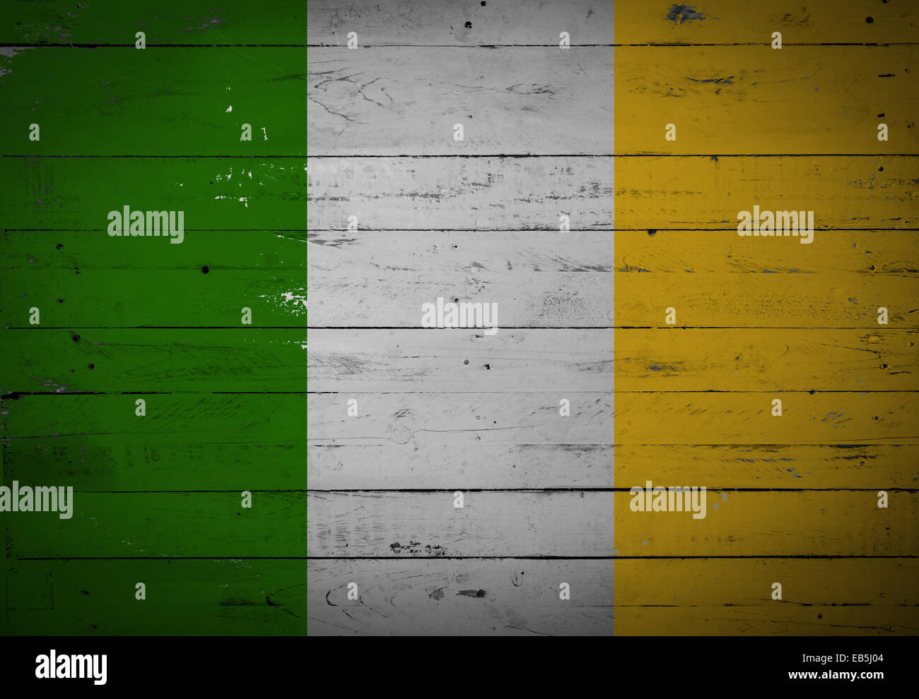 Bandiera irlandese dipinta su una tavola di legno Foto Stock