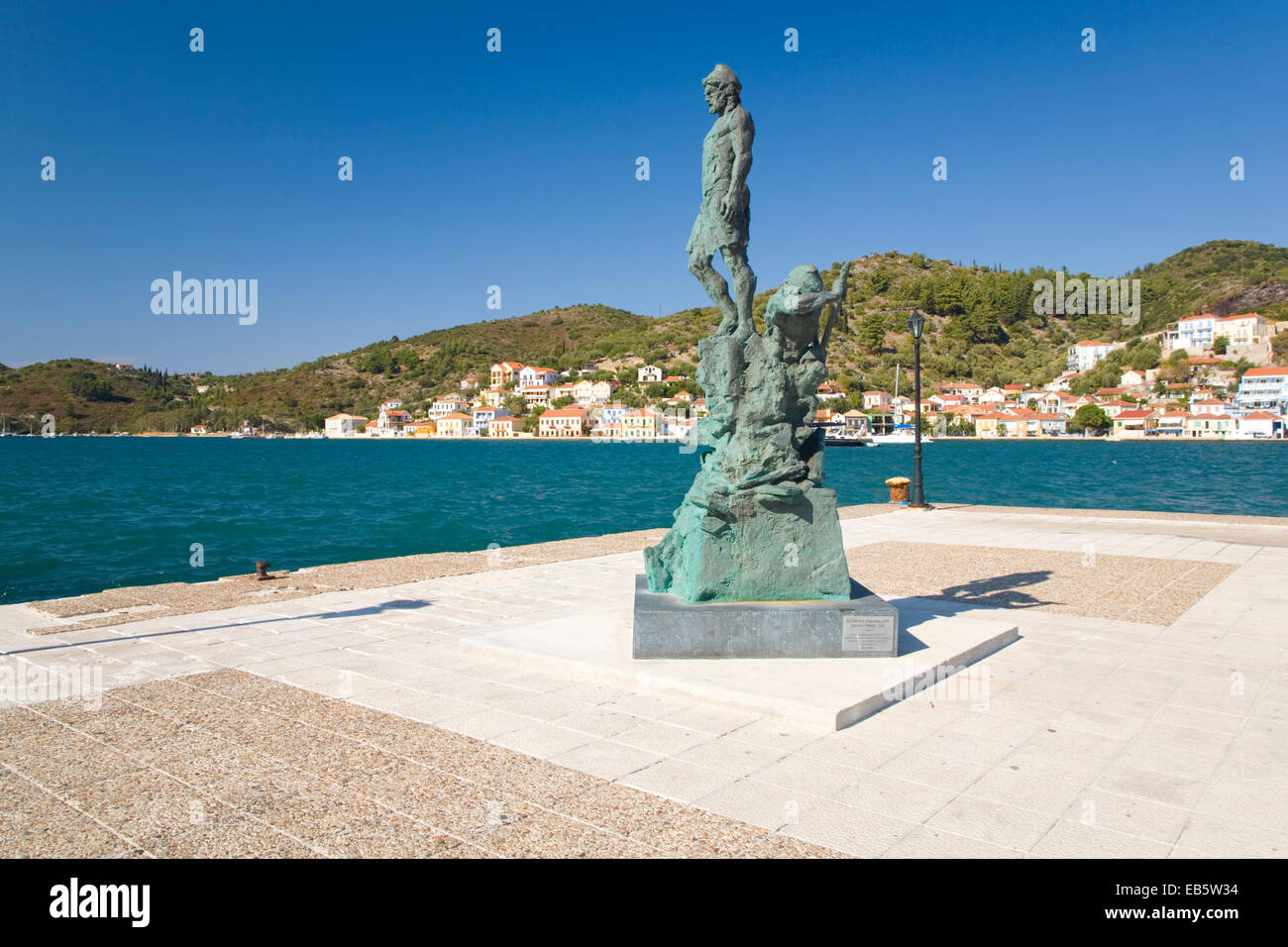 Vathi, Itaca, Isole Ionie, Grecia. Statua di Ulisse, il leggendario re di Itaca, affacciato sul porto. Foto Stock