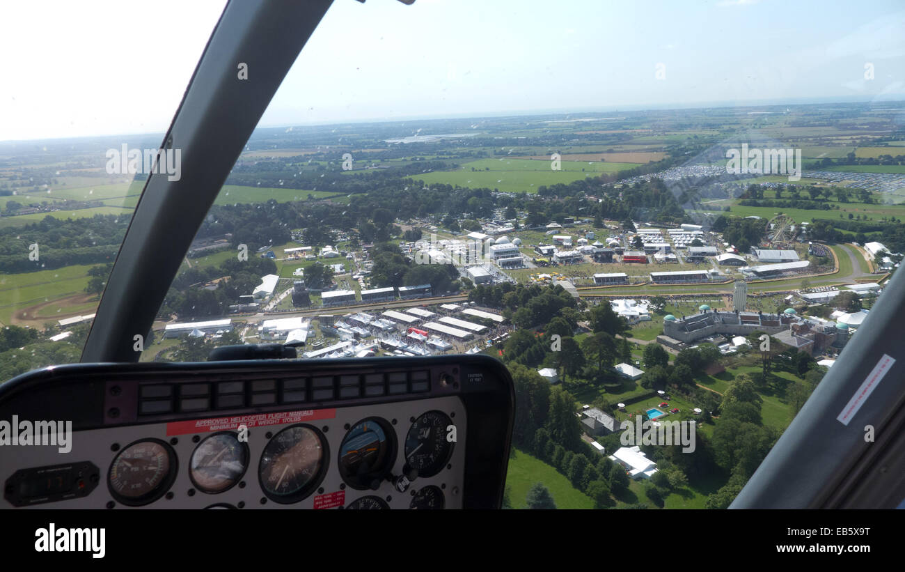 Goodwood Festival of Speed compresi Goodwood House come visto dal di sopra in un elicottero. Foto Stock