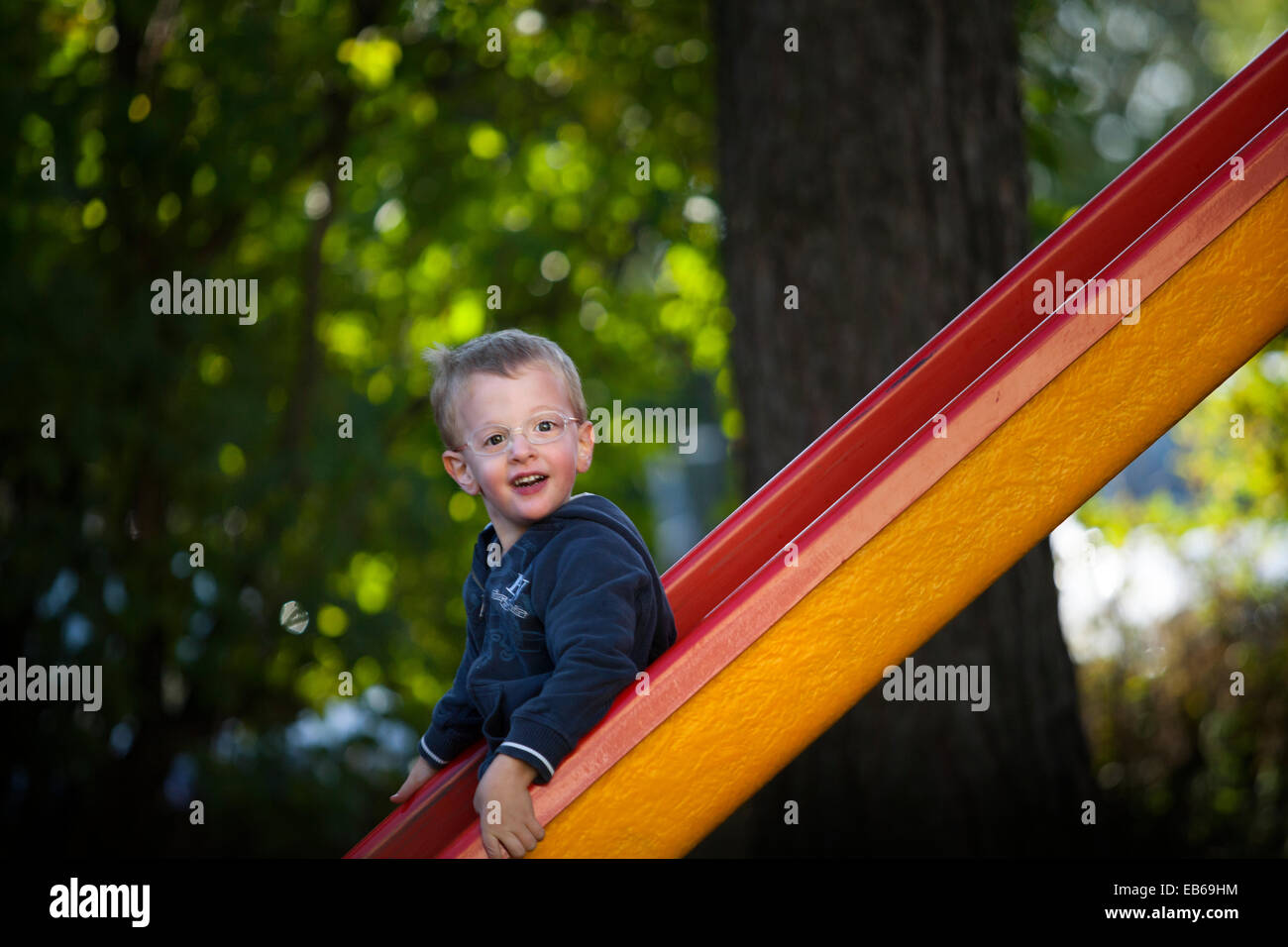 BAMBINO AUTISTICO Foto Stock