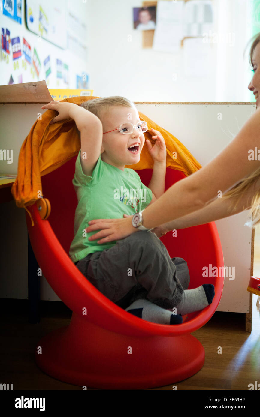BAMBINO AUTISTICO Foto Stock