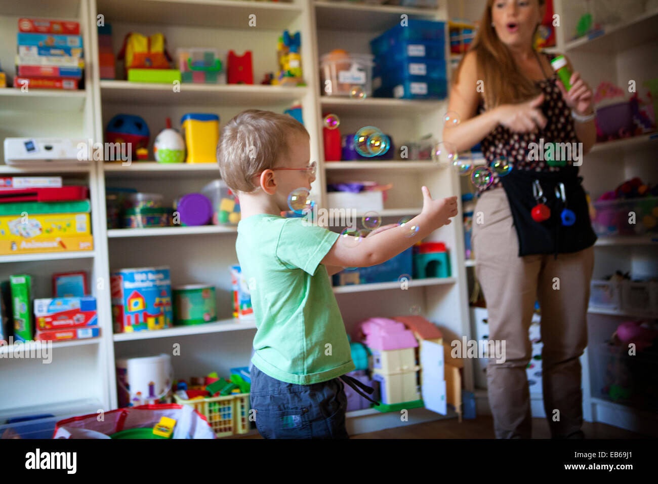 BAMBINO AUTISTICO Foto Stock