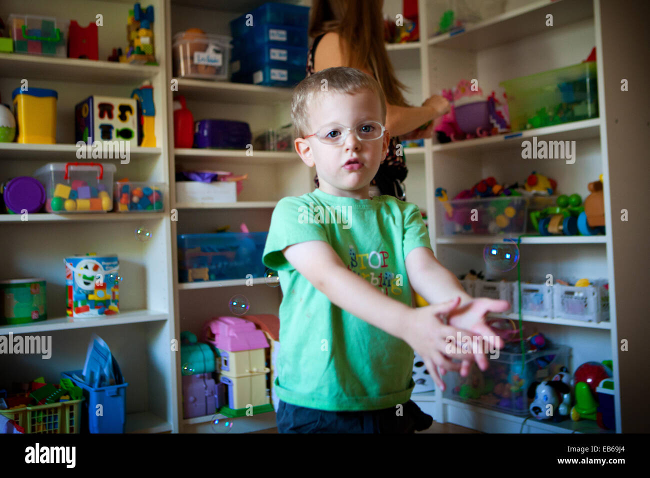 BAMBINO AUTISTICO Foto Stock