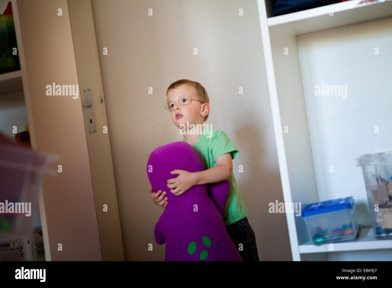 BAMBINO AUTISTICO Foto Stock