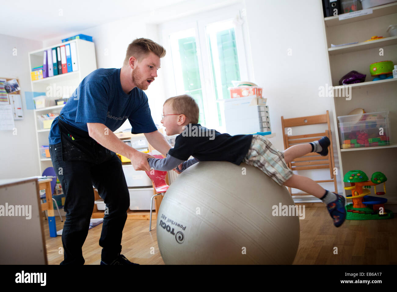 BAMBINO AUTISTICO Foto Stock