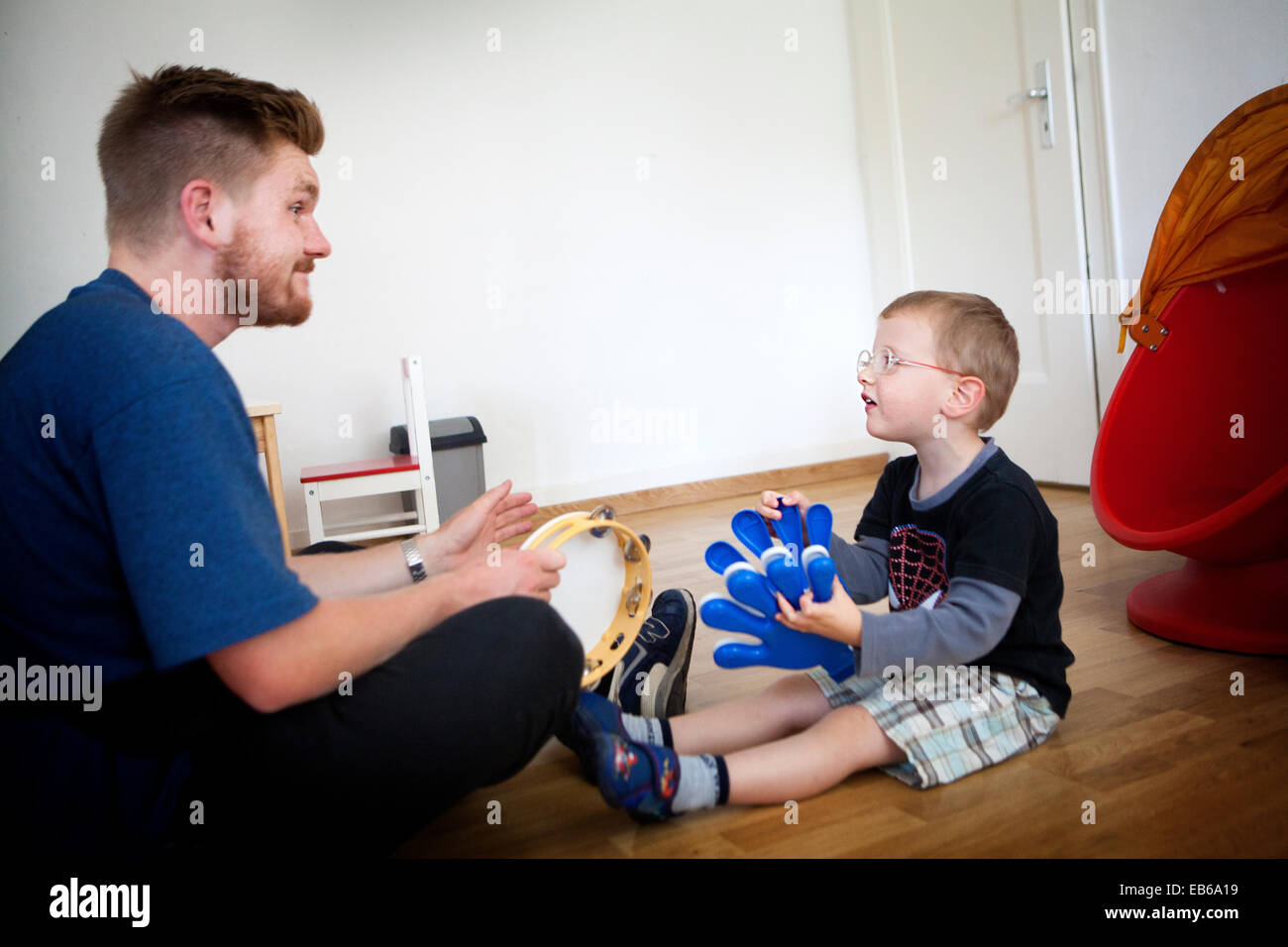 BAMBINO AUTISTICO Foto Stock