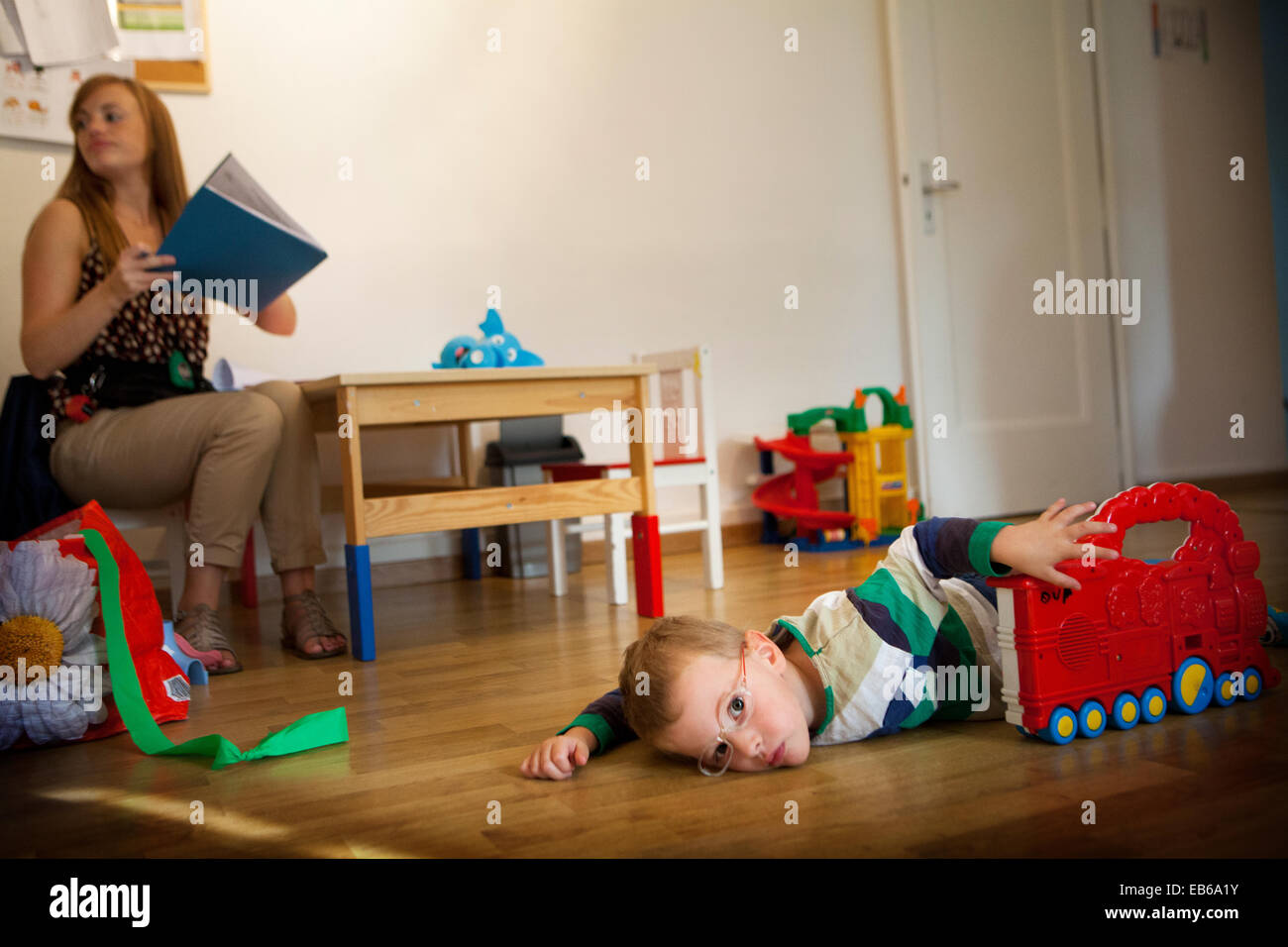 BAMBINO AUTISTICO Foto Stock