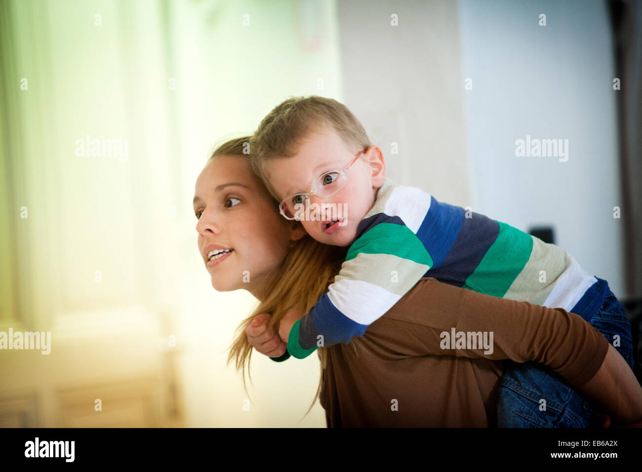 BAMBINO AUTISTICO Foto Stock