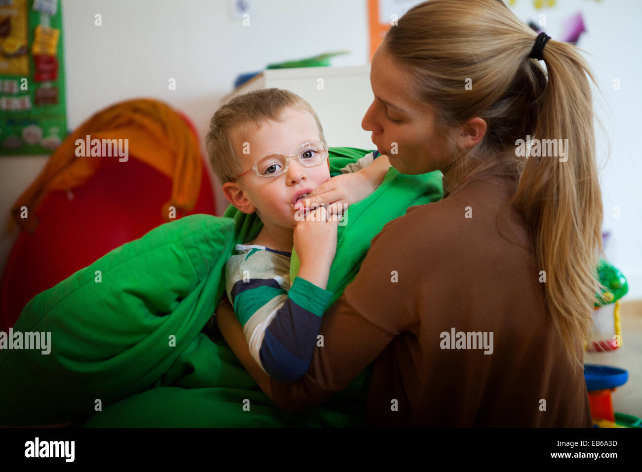 BAMBINO AUTISTICO Foto Stock