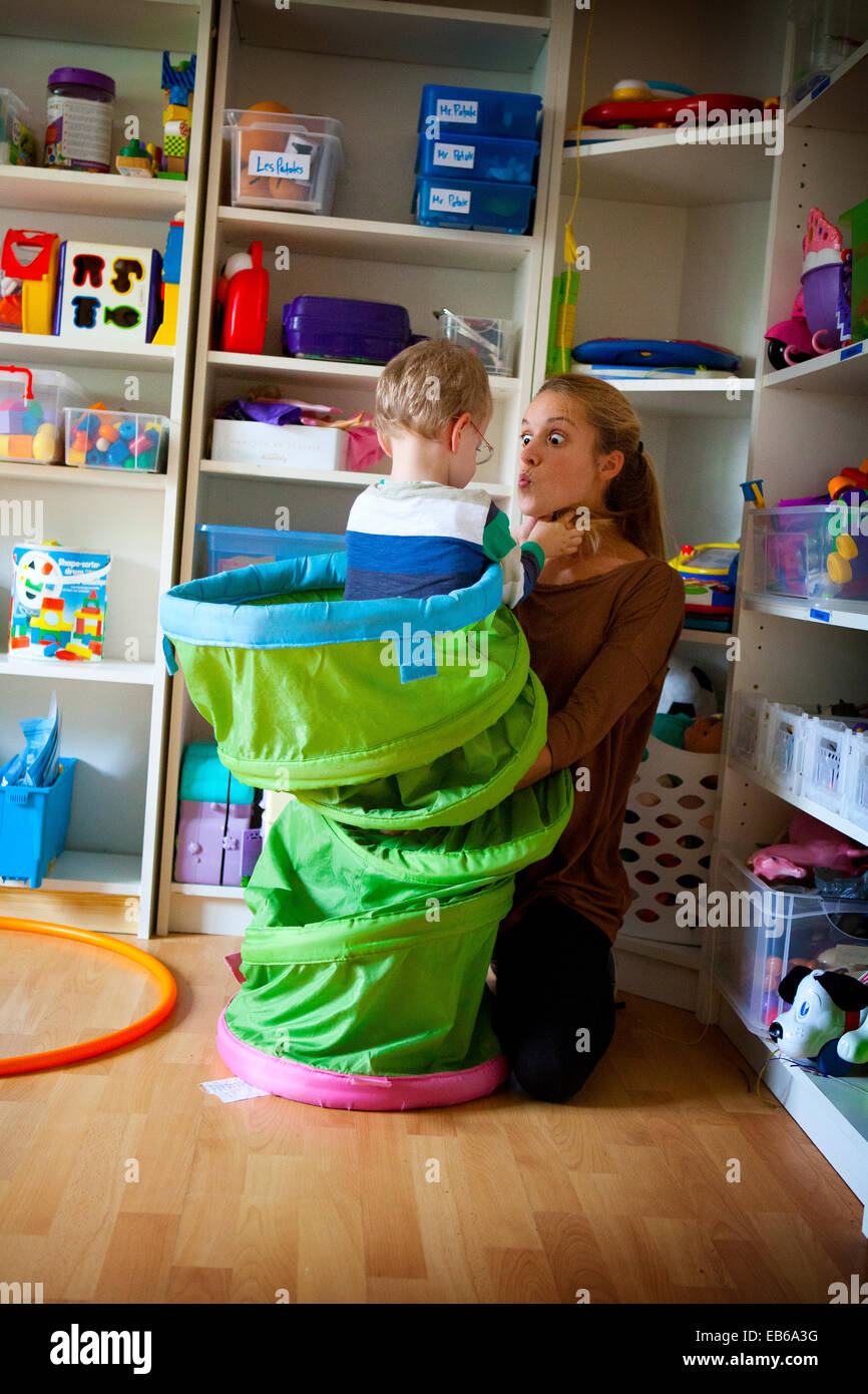 BAMBINO AUTISTICO Foto Stock