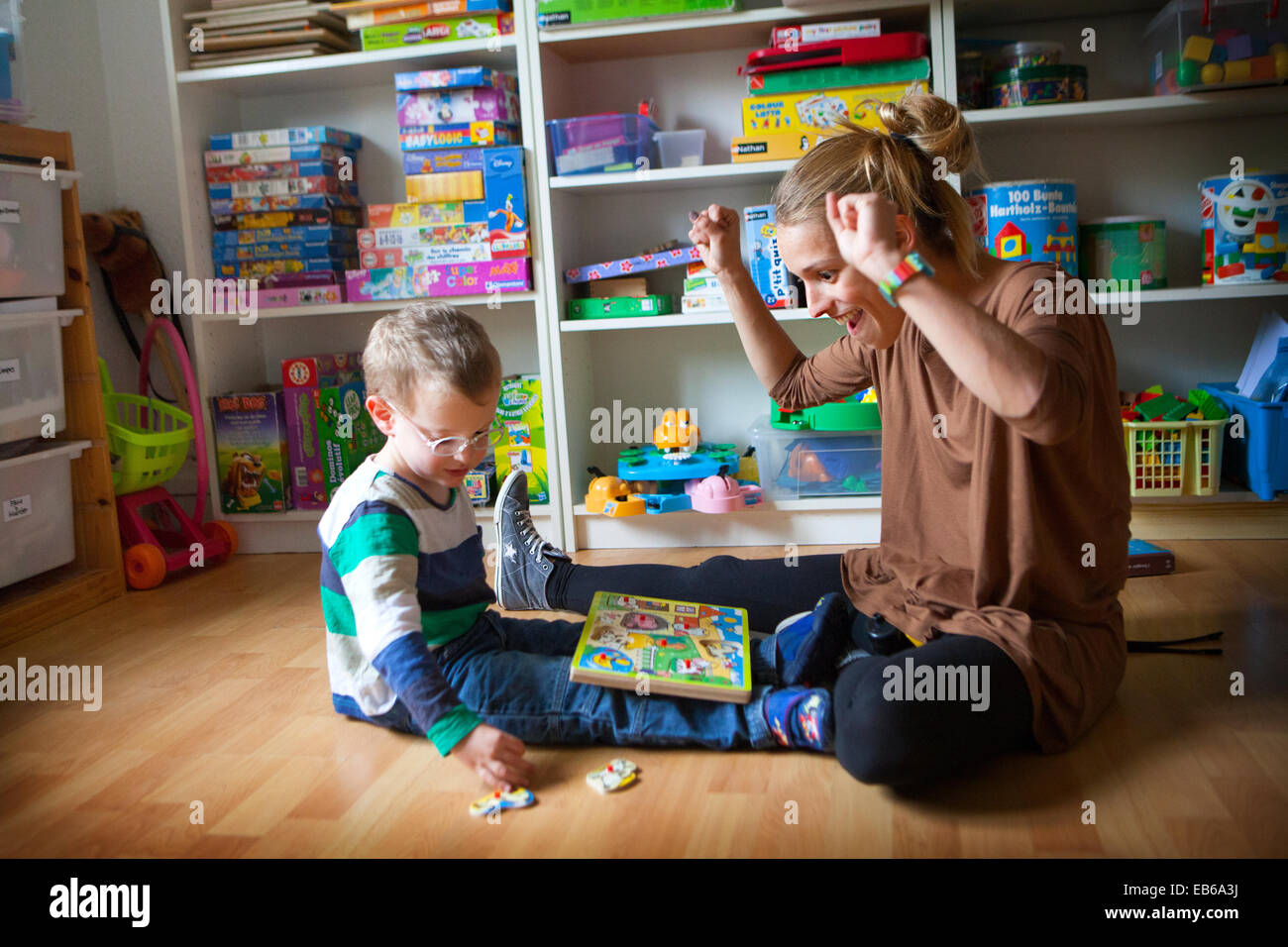 BAMBINO AUTISTICO Foto Stock