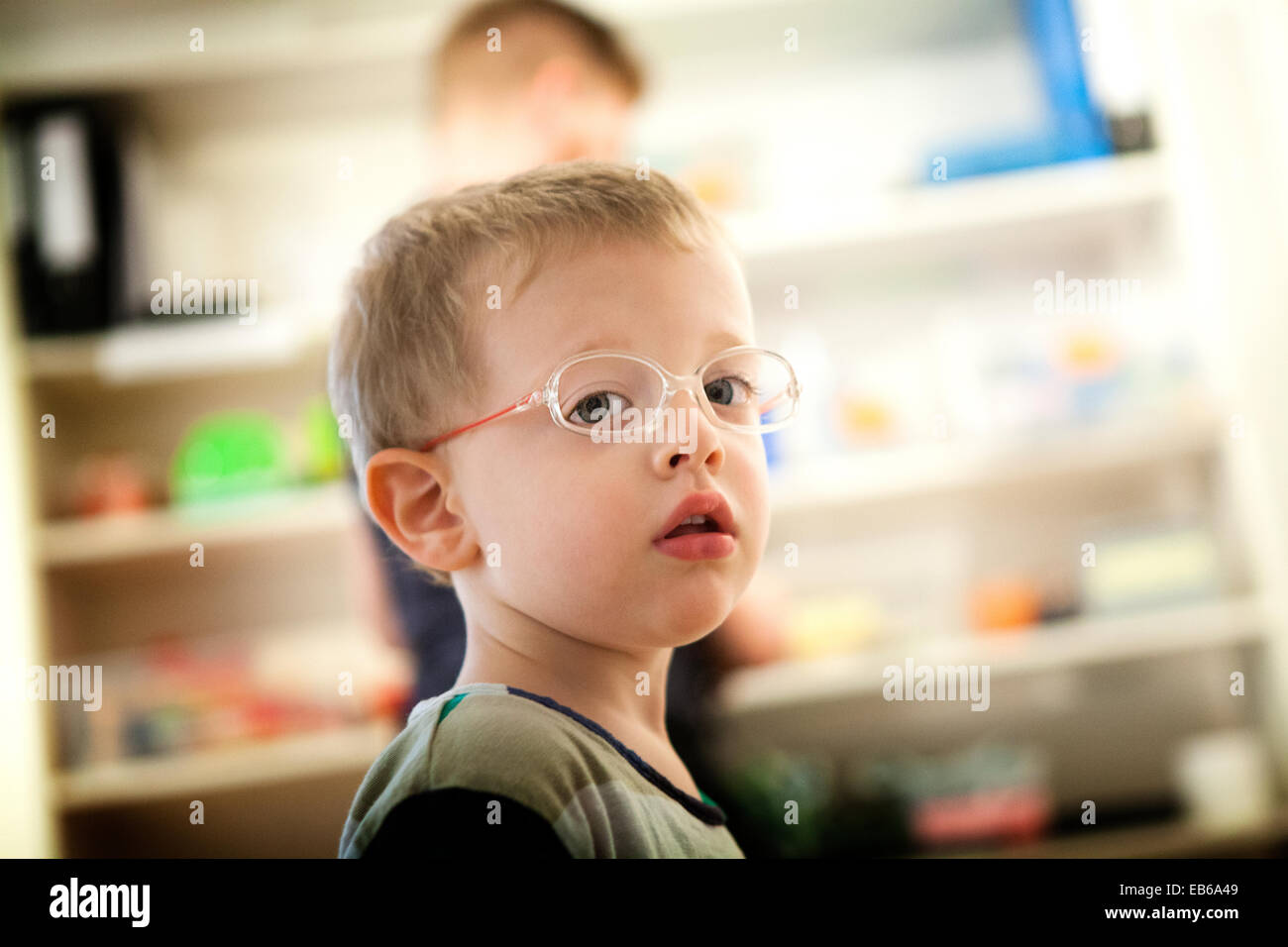 BAMBINO AUTISTICO Foto Stock
