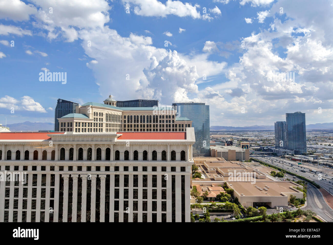 Una vista di Las Vegas, Route 15 sud e le montagne in distanza. Foto Stock