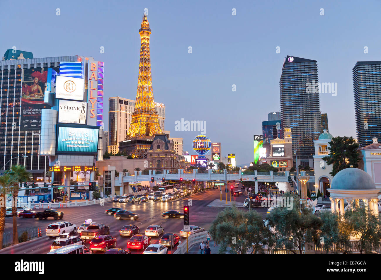 Vista notturna di alberghi, resort e casinò di Las Vegas Blvd, Las Vegas, Nevada. Foto Stock