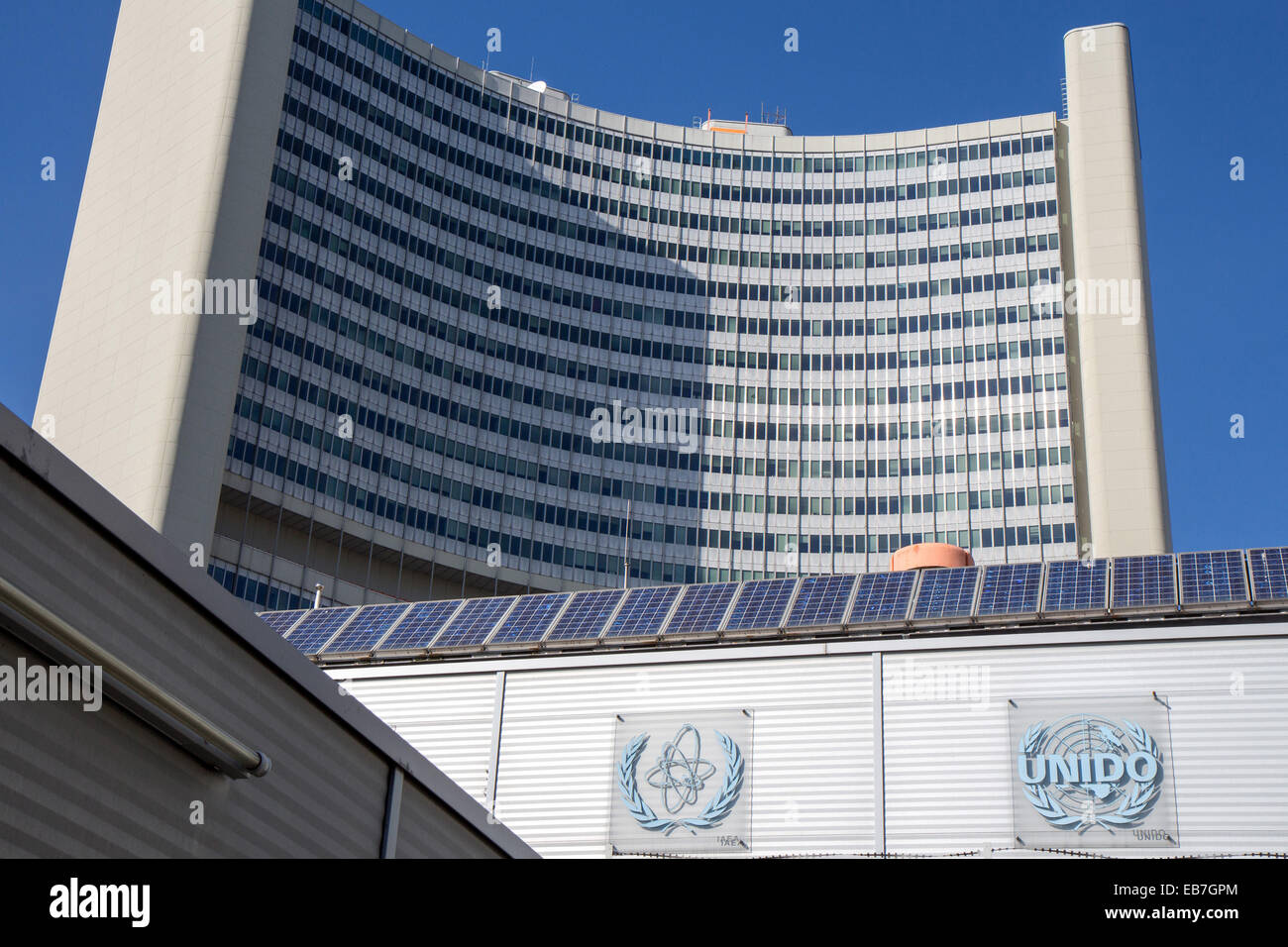 Austria: il logo dell' Agenzia internazionale dell' energia atomica (AIEA) e UNIDO a livello di Nazioni Unite-testa Quaters in Vienna. Foto da 1. Novembre 2014. Foto Stock