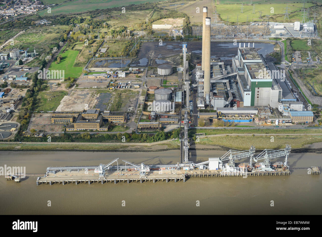 Una veduta aerea di Tilbury B power station sul Tamigi in Essex Foto Stock