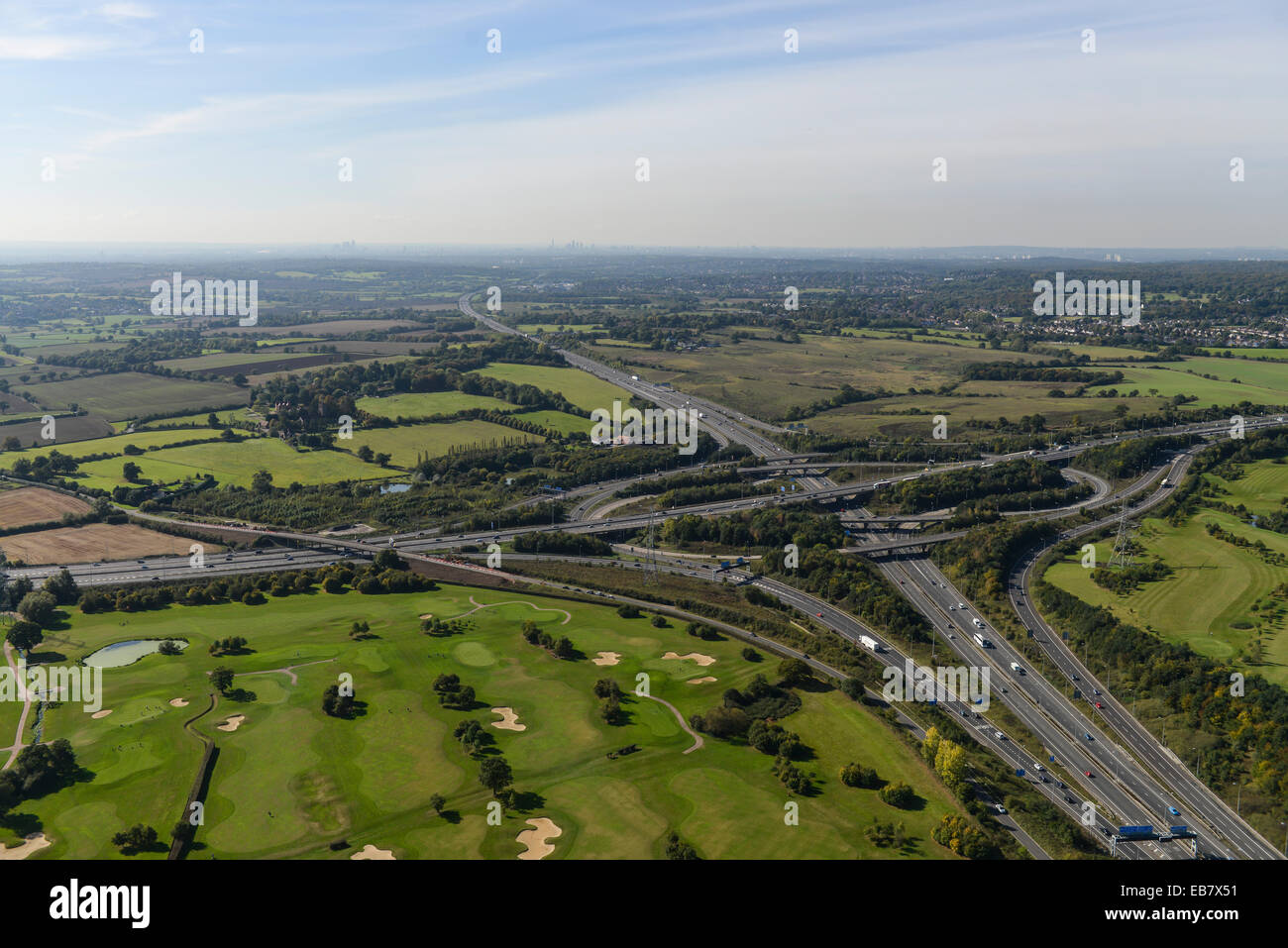 Una veduta aerea della giunzione in cui la M11 e M25 riunisce in Essex Foto Stock