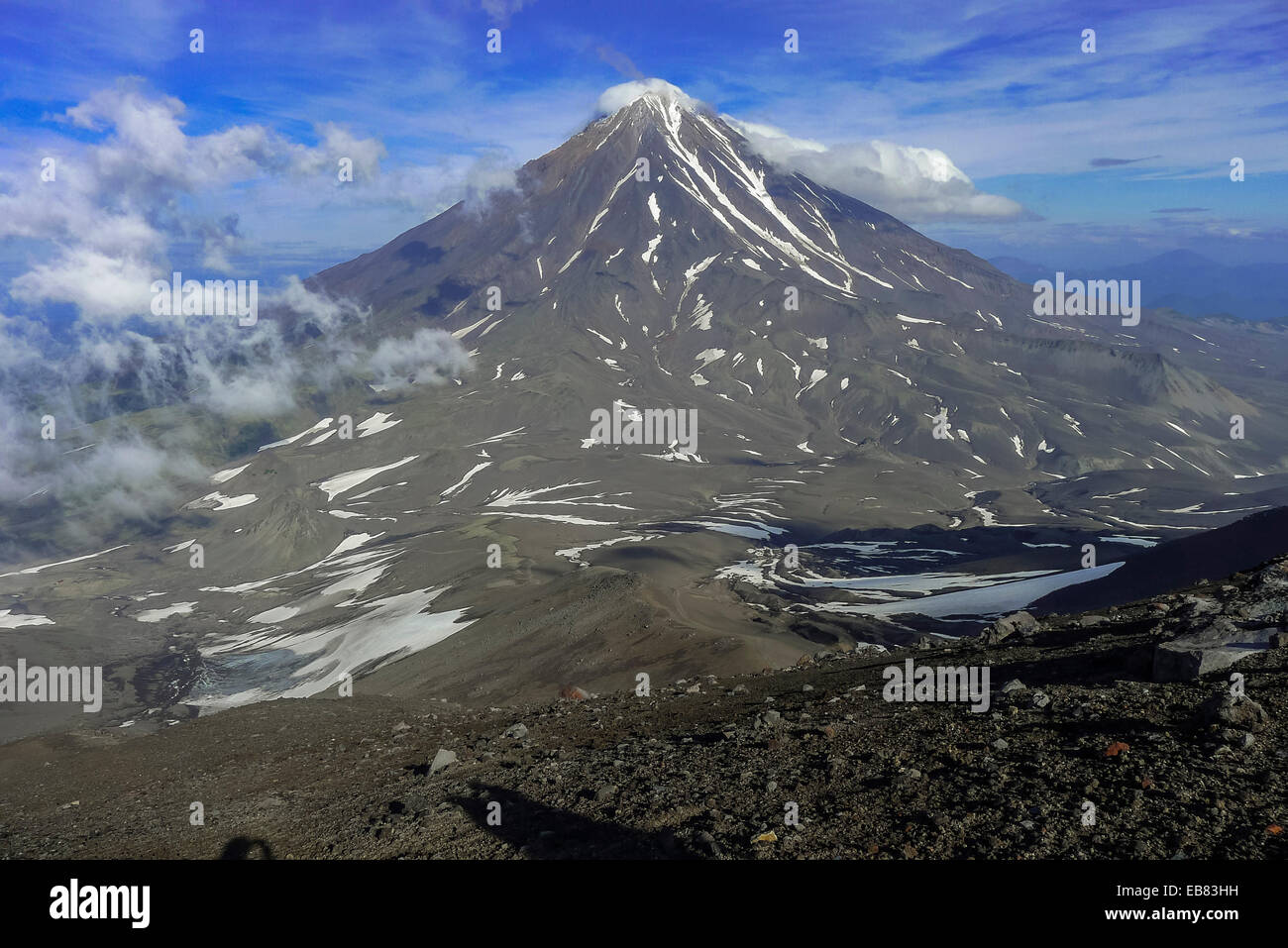 Penisola di Kamchatka - guardare il vulcano Koryaksky - Agosto 2014 Foto Stock