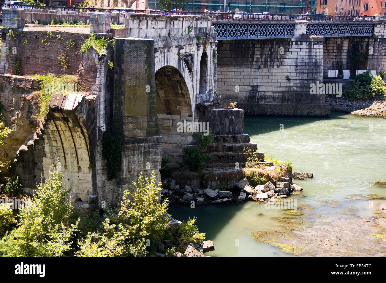 Ponte sul fiume Tevere, Roma Foto Stock