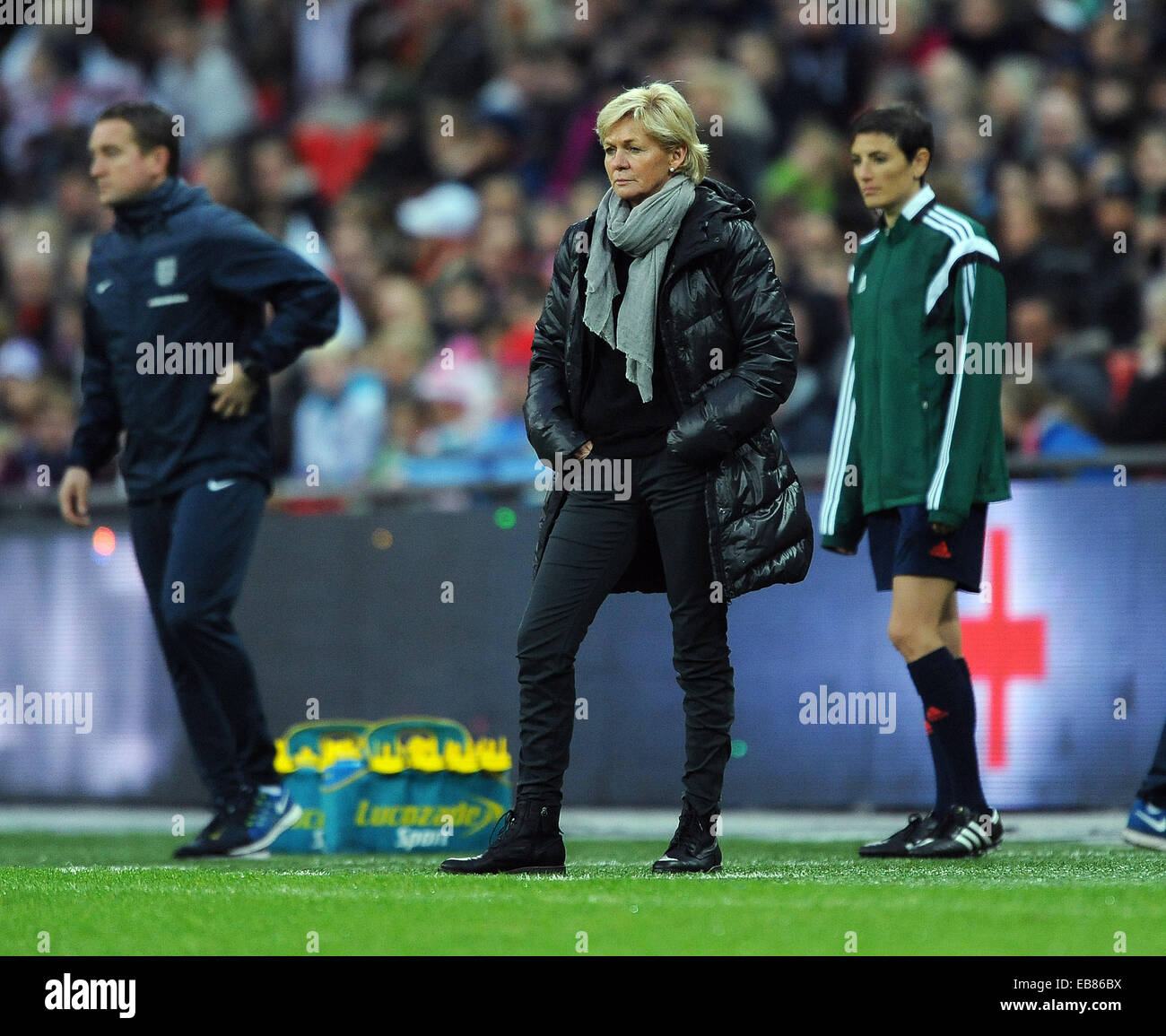 Londra, Regno Unito. 23 Nov, 2014. In Germania le donne manager Silvia Neid.- Womens International Football - Inghilterra vs Germania - Wembley Stadium - Londra, Inghilterra - 23rdNovember 2014 - Picture Robin Parker/Sportimage. © csm/Alamy Live News Foto Stock