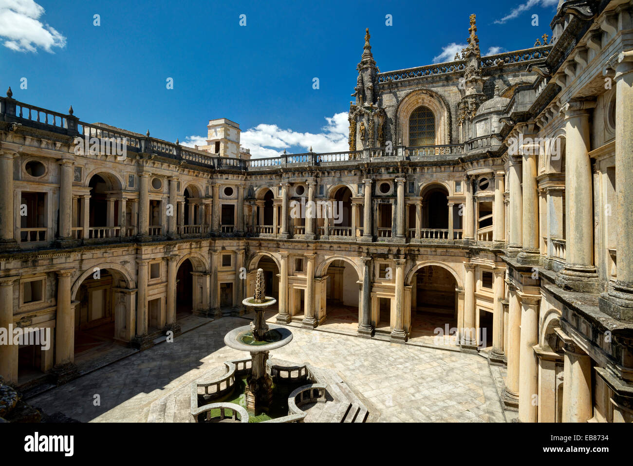 Il Portogallo, il Ribatejo, Tomar convento de Cristo, il chiostro centrale in stile classico Foto Stock
