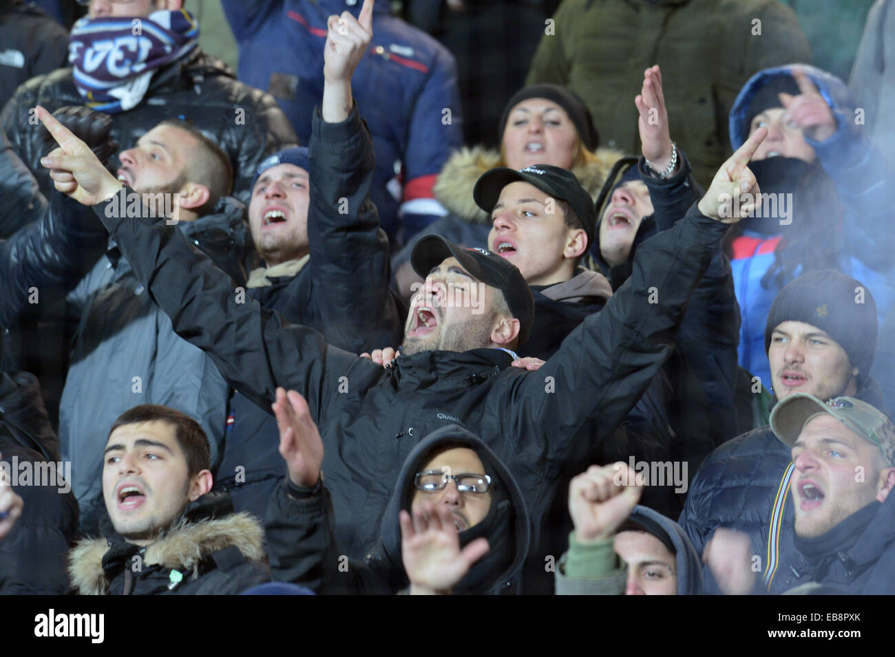 Praga, Repubblica Ceca. 27 Novembre, 2014. Napoli tifosi durante il campionato europeo 5. round corrispondono a Sparta Praha vs SSC Napoli ha giocato a Praga, nella Repubblica ceca il 27 novembre 2014. (CTK foto/Michal Dolezal/Alamy Live News) Foto Stock