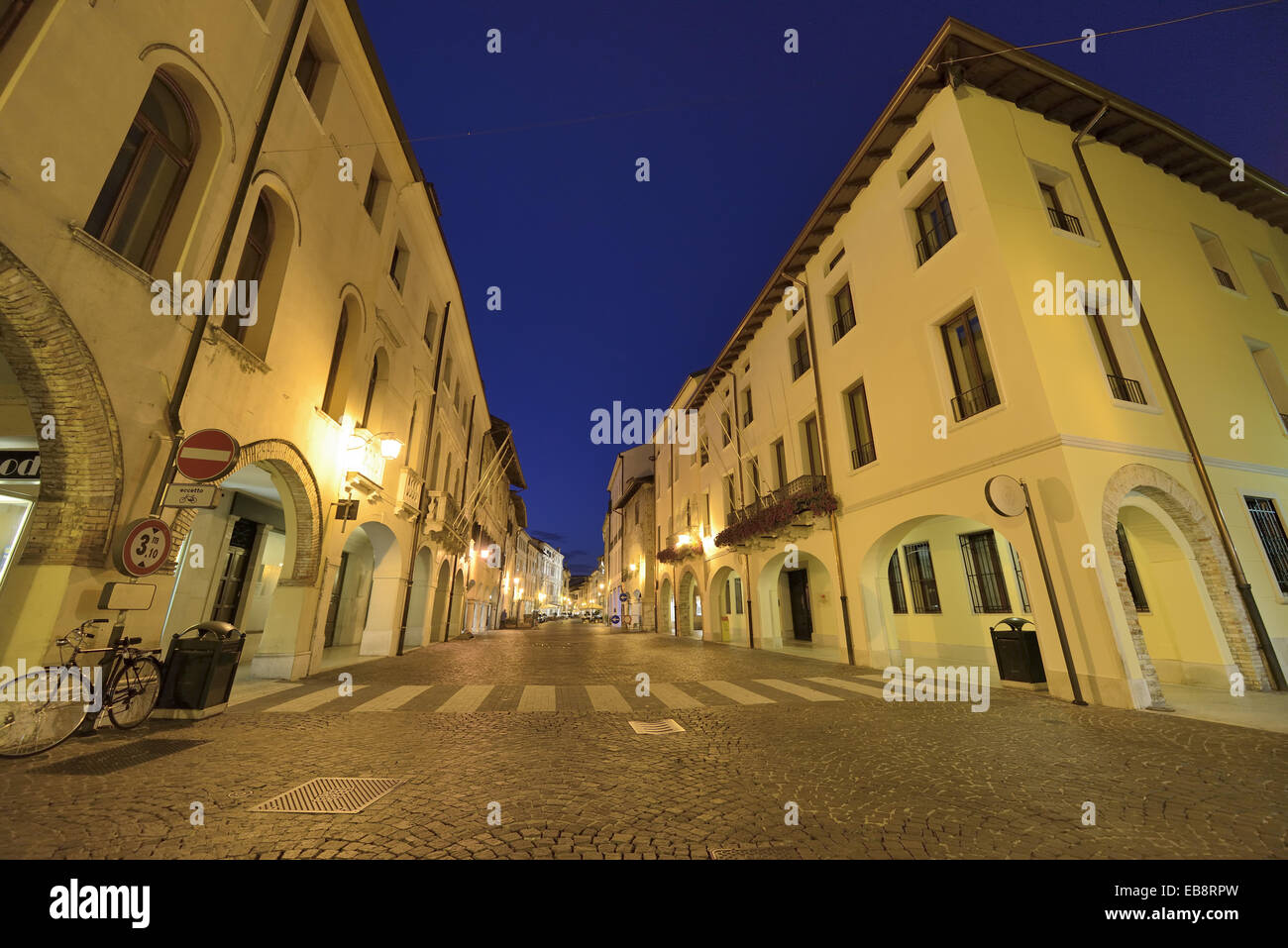 Pordenone di notte, Friuli Venezia Giulia, Italia, Europa Foto Stock