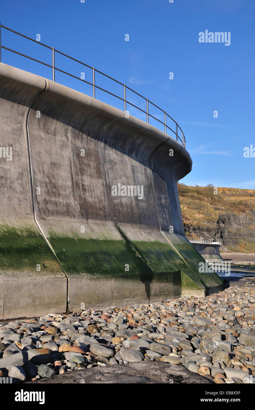 Lyme Regis per la difesa del mare Dorset Regno Unito Foto Stock