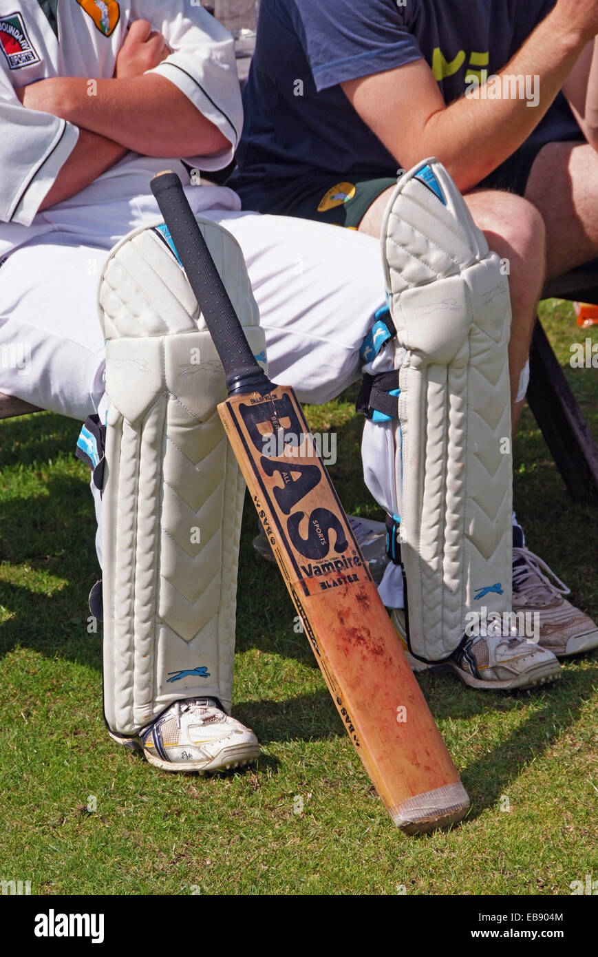 Chagford Cricket Club,Devonshire, giocando Fenniton sul loro terreno panoramico sul bordo del Dartmoor Foto Stock