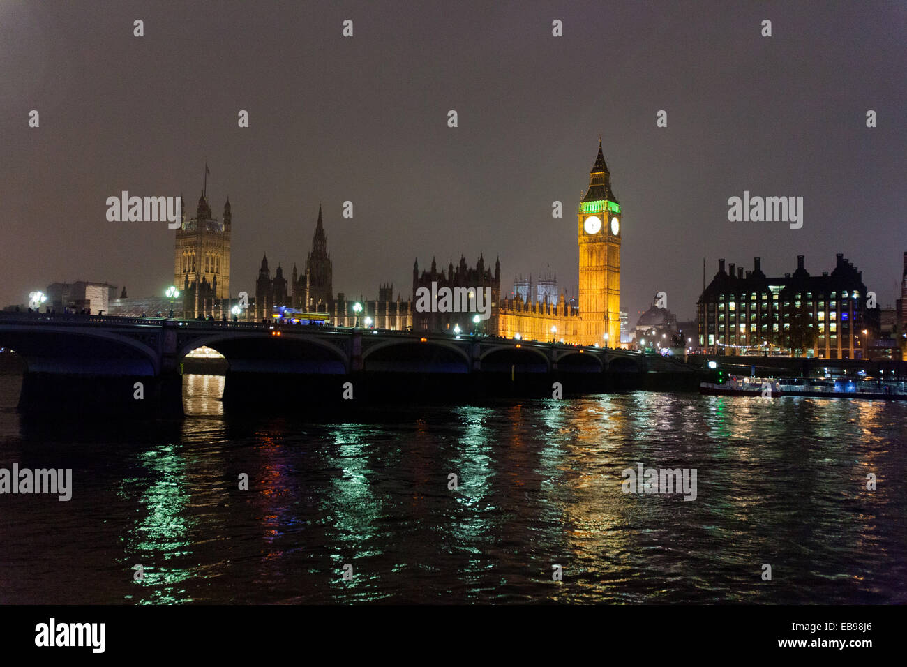 Big Ben Clock Tower e le case del Parlamento Fotografato di notte, Westminster, London, England, Regno Unito. Foto Stock