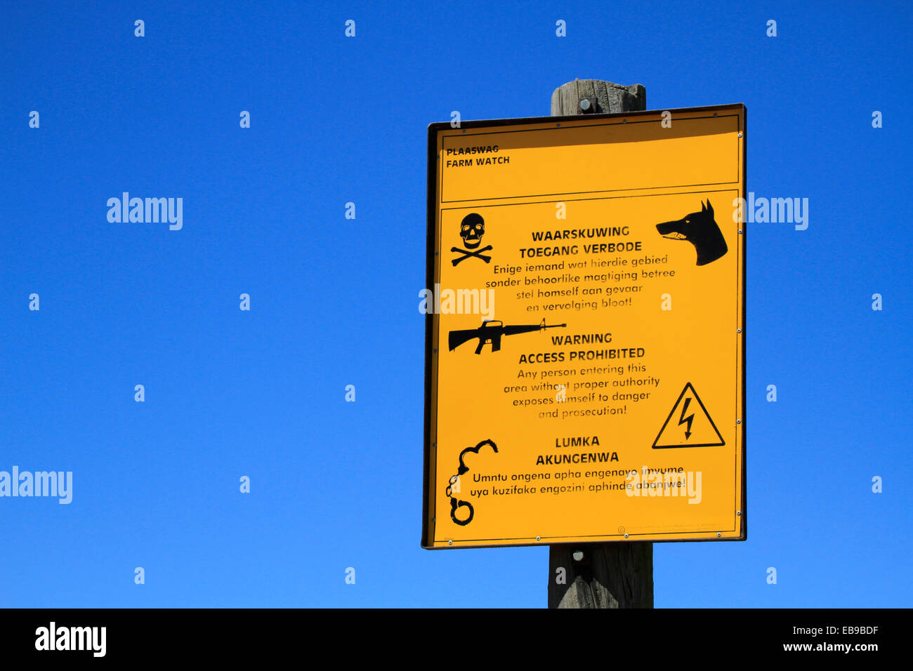 Un' azienda agricola Watch' avvertenza su una fattoria in Boland regione del Western Cape, Sud Africa. Foto Stock