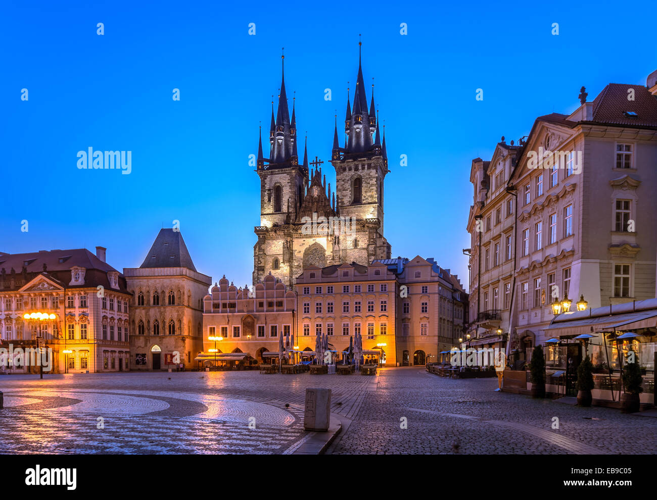 Uno dei simboli di Praga, la Chiesa di Nostra Signora di Tyn, vecchia chiesa gotica in città vecchia piazza principale, Staré Mesto Praga. Foto Stock