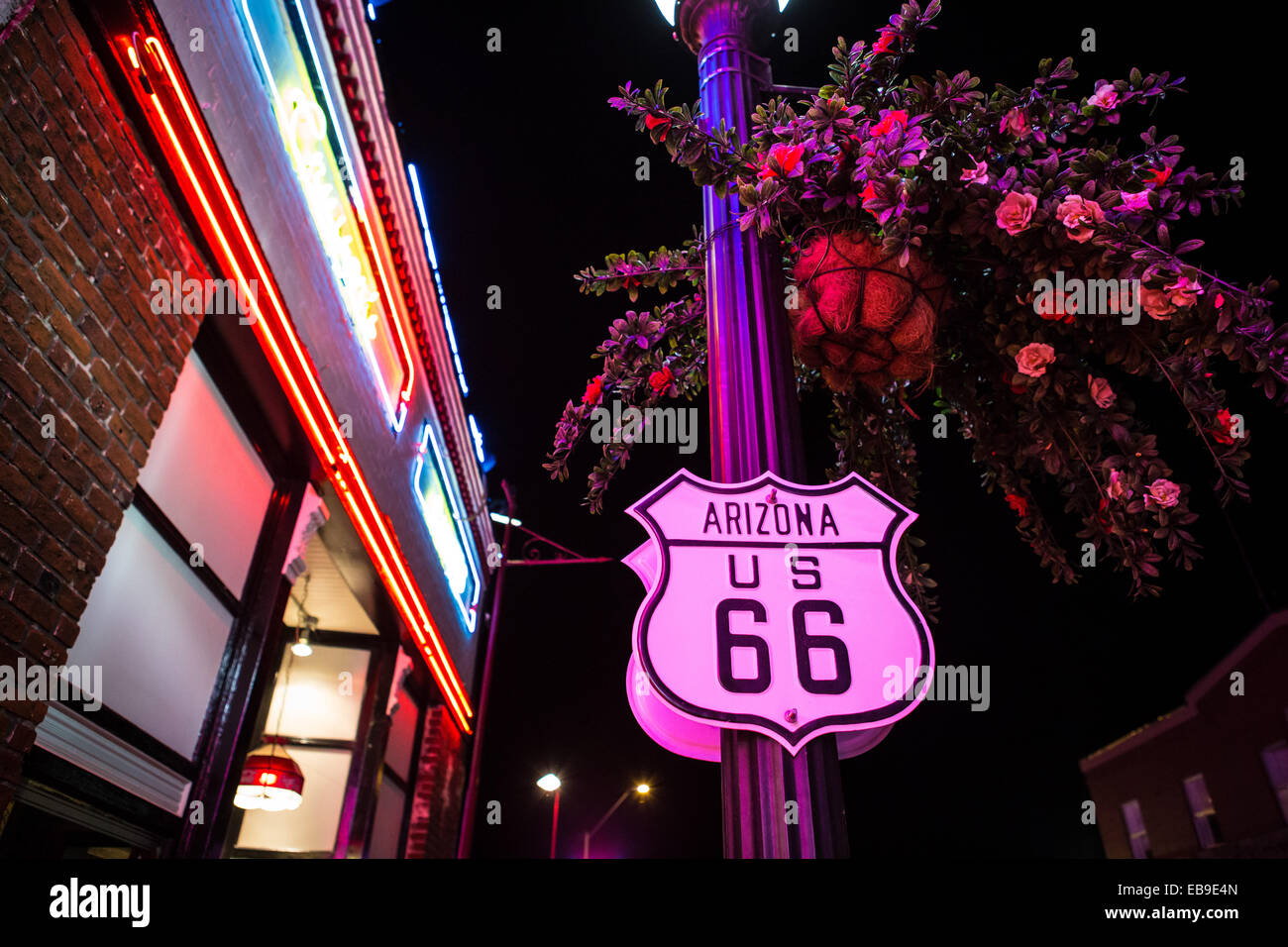 Insegne al neon sulla famosa Route 66 in Williams Foto Stock