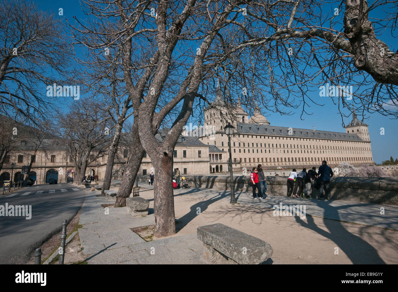 Il monastero di El Escorial, Spagna in primavera. Terminata nel 1584 dal re Felipe II, è tenere i corpi della maggior parte dei re e Foto Stock