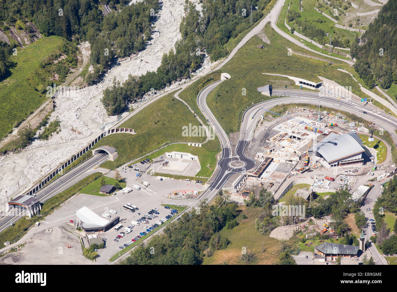 L ingresso del Traforo del Monte Bianco a Entreves sul lato italiano, al di sopra di Courmayeur. Foto Stock
