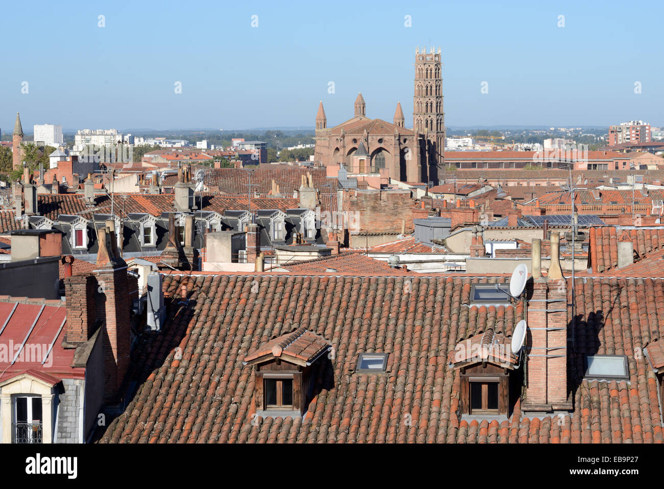 Paesaggio urbano o di vista panoramica sui tetti e Chiesa dei Giacobini o giacobini Chiesa o Monastero Toulouse Francia Foto Stock