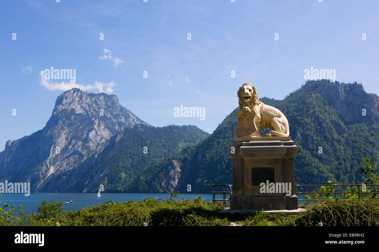 Mt. Traunstein, imperatore Franz Josef il Monumento del Leone, il lago Traunsee, Traunkirchen, Salzkammergut, Austria superiore, Austria Foto Stock